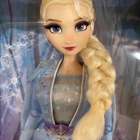 Disney Store Frozen 2 Elsa and Anna Limited Edition Doll collectable - Picture 9 of 9